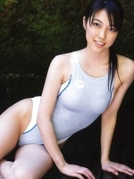 Beautiful gravure angel melts the scene in her bikini at a beach